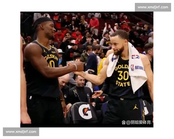 勇士对决雄鹿焦点之战东西强队碰撞引爆赛季看点巨星正面对话攻防博弈升级 勇士对决雄鹿焦点之战东西强队碰撞引爆赛季看点巨星正面对话攻防博弈升级